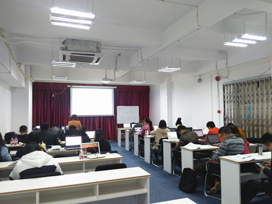 僑洋實(shí)業(yè)伙伴在學(xué)習(xí)中 僑洋實(shí)業(yè)伙伴在學(xué)習(xí)中