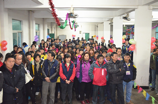 僑洋實業(yè)伙伴們準(zhǔn)備入席就餐