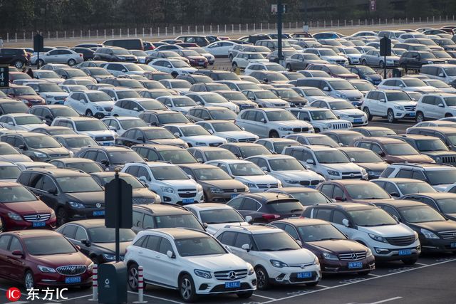 元旦車滿為患 元旦車滿為患