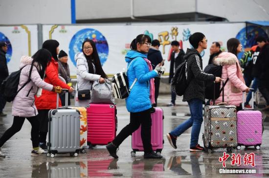 春運(yùn)前三天返鄉(xiāng)乘客 春運(yùn)前三天返鄉(xiāng)乘客