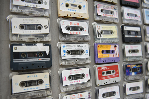 滿滿的回憶:山東日照驚現(xiàn)磁帶墻1 滿滿的回憶:山東日照驚現(xiàn)磁帶墻1