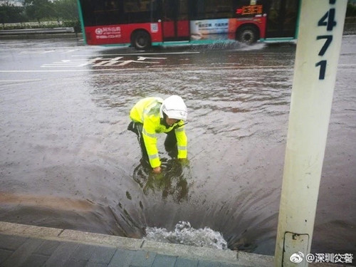 臺(tái)風(fēng)山竹那些暖心的背影。