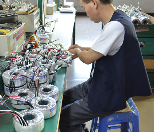 環(huán)形變壓器中的聚脂膠帶起到什么作用？